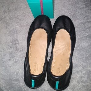 Matte Black Tieks- size 8 -includes flower and box